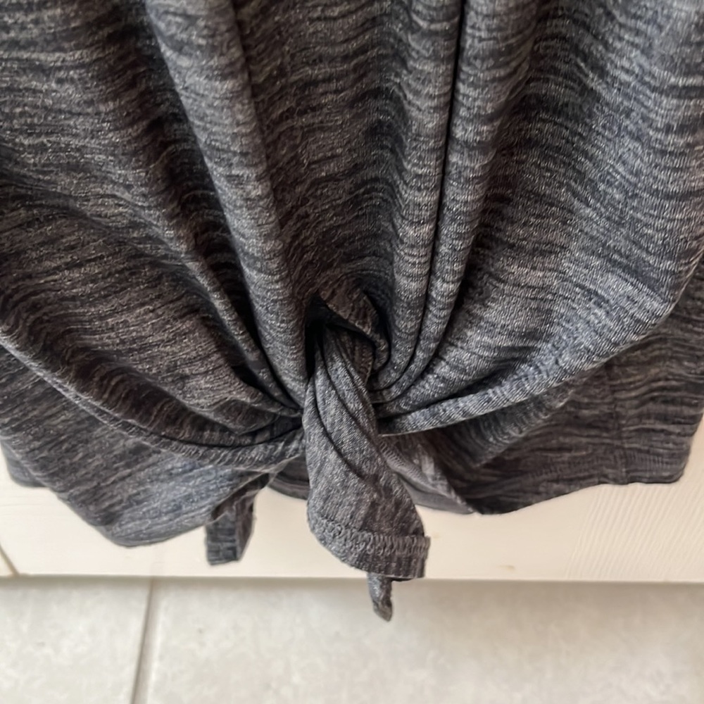 Lululemon women’s Tank Top tie back - Picture 6 of 9